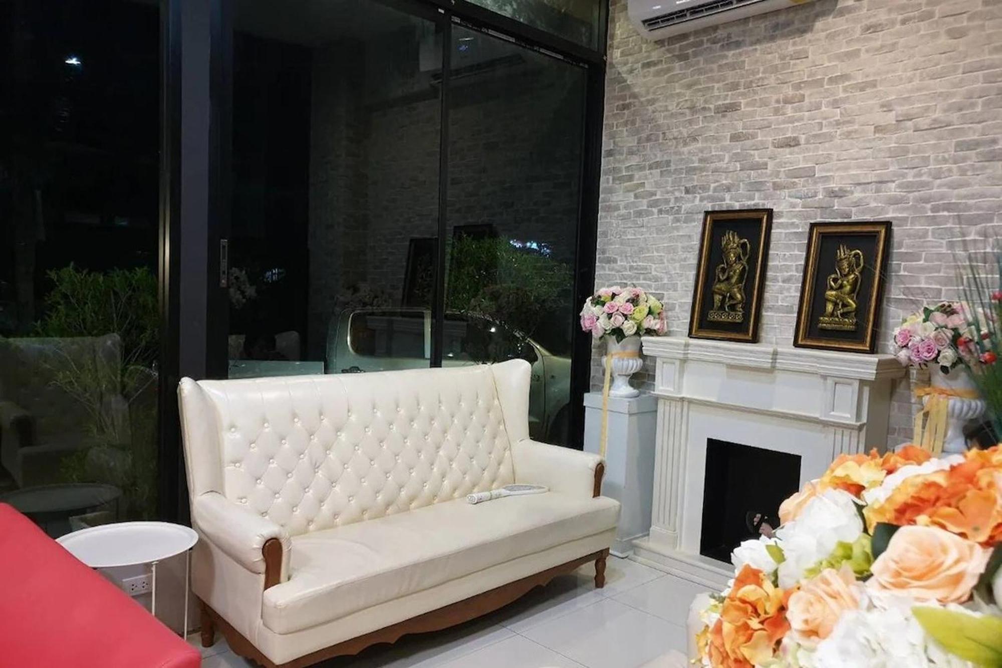 La Viva Hotel Buriram Ngoại thất bức ảnh